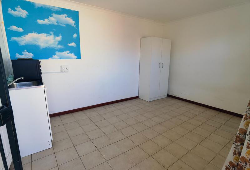 6 Bedroom Property for Sale in Cravenby Western Cape